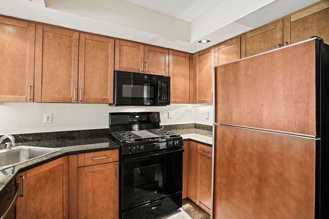 Building Photo - Light Filled One-Bedroom + Den in Dupont C...