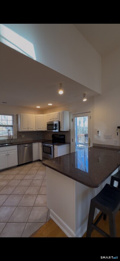 Building Photo - 5 Locust Ln