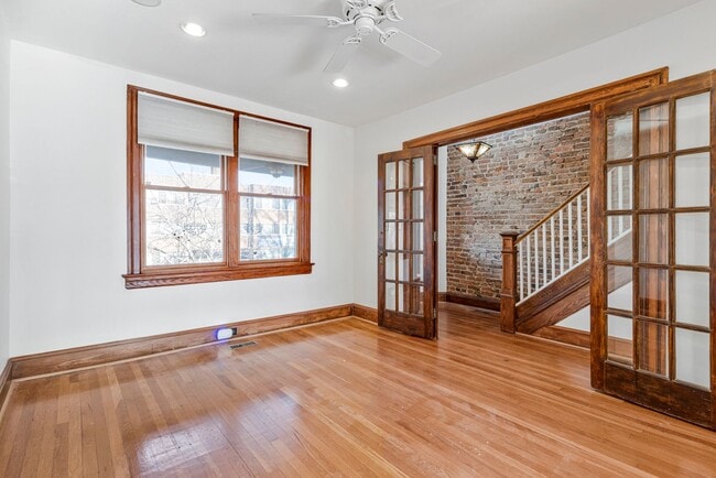 Building Photo - Big and Comfy Townhouse