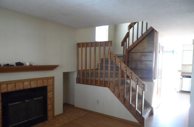 Building Photo - 7957 Lexington Park Dr