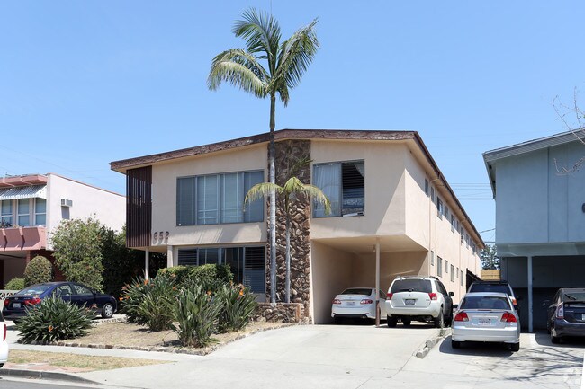 Foto del edificio - 652 N Hayworth Ave