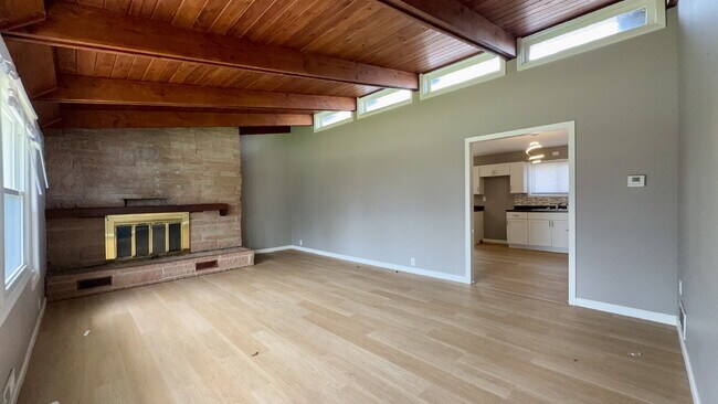 Foto del edificio - Beautifully remodeled 3 bedroom, 1.5 bath home.