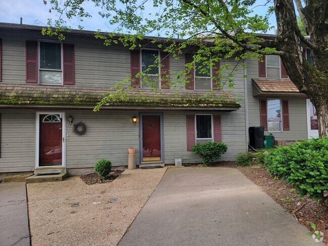 Building Photo - 541 Cloverbrook Dr