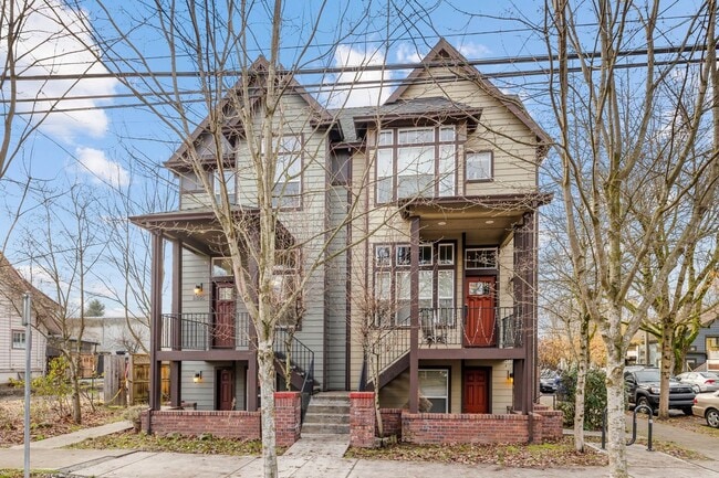 Building Photo - 2305 SE 12th Ave