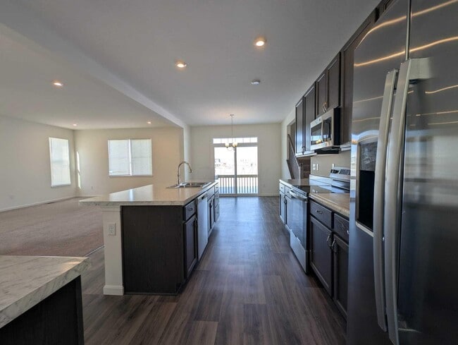 Foto del edificio - 8210 Daylily Dr