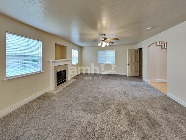 Building Photo - 10766 N Cypress