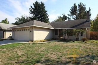Building Photo - 13101 SE Laver St