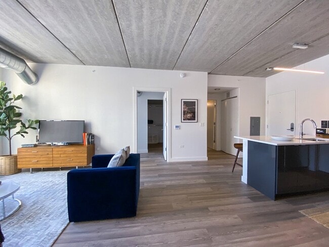 Photo - 738 N Sheridan Rd Apartment