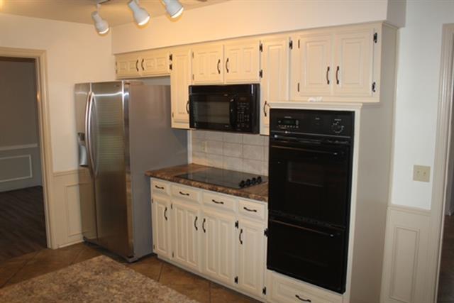Building Photo - 2817 Lawndale Dr