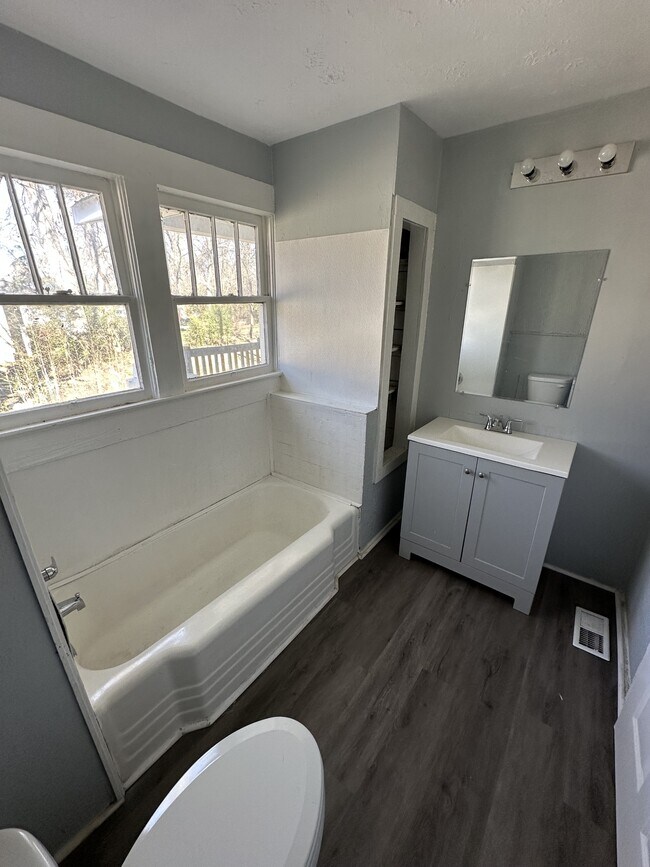 Building Photo - 5517 Sugar Ray Dr