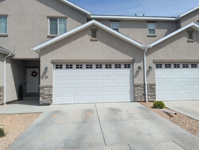 Foto del edificio - 3 Bedroom Home Near Schools And Entertainment