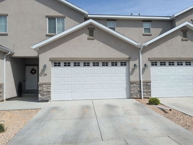 Building Photo - 3 Bedroom Home Near Schools And Entertainment
