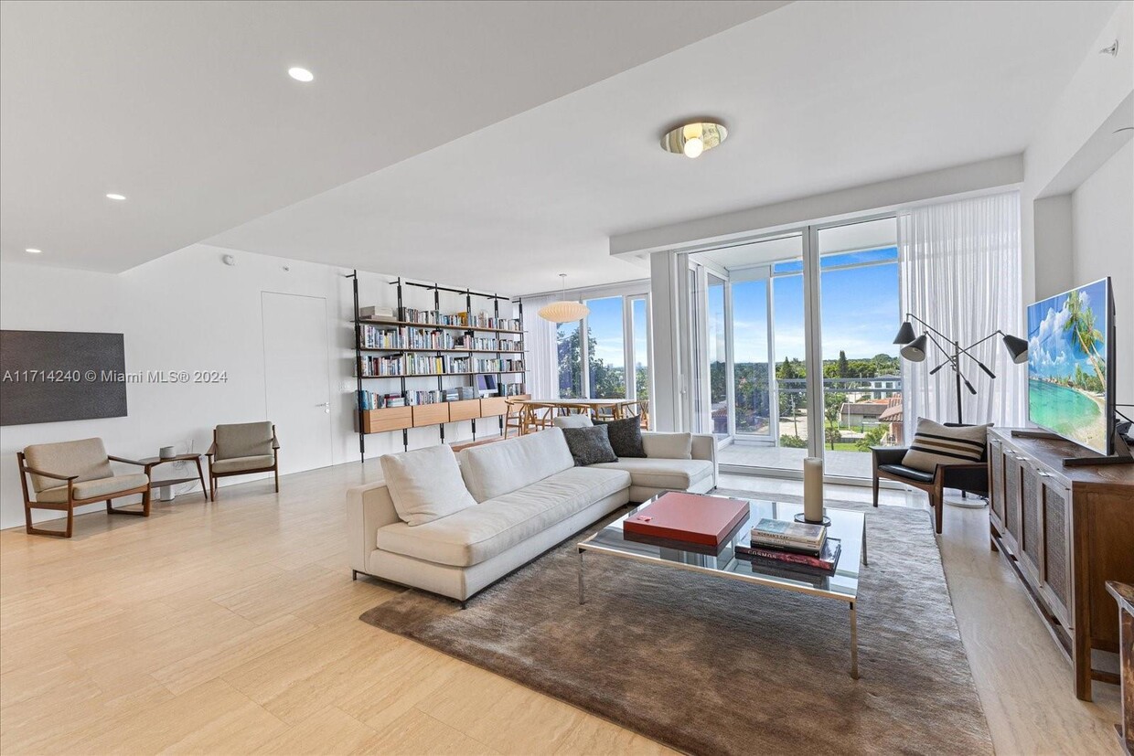 Foto principal - 9001 Collins Ave