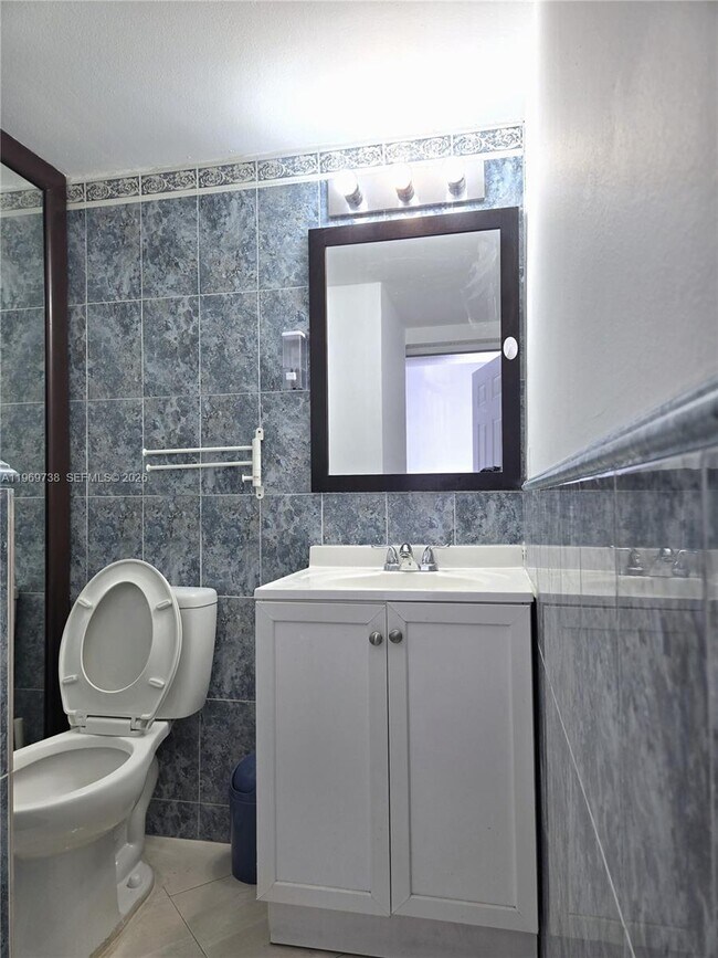 Foto del edificio - 300 NW 107th Ave