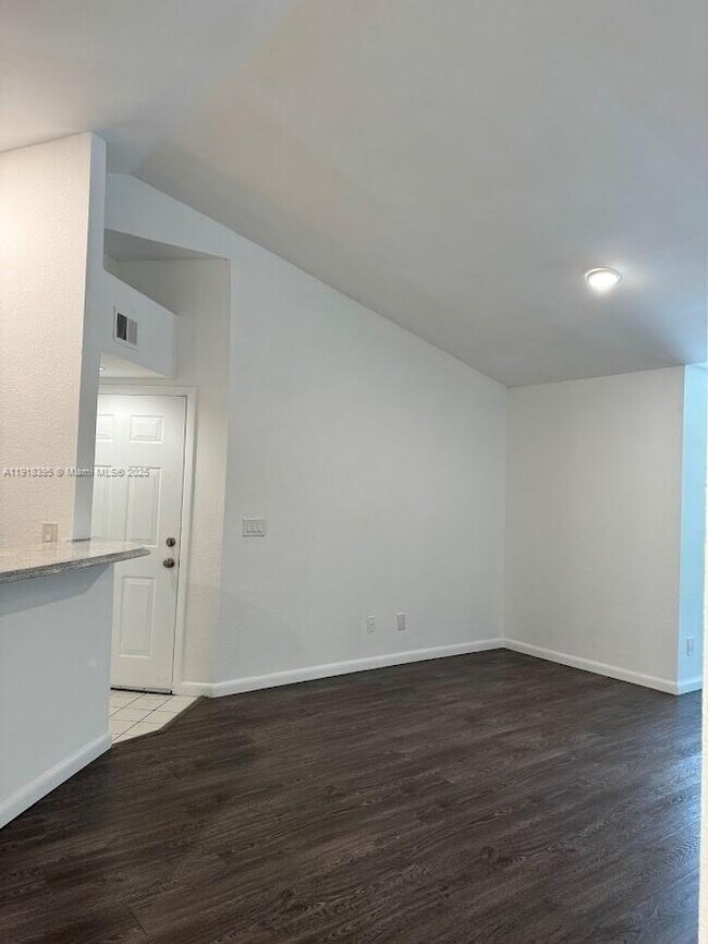 Foto del edificio - 12430 Vista Isles Dr