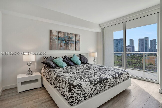 Foto del edificio - 4250 Biscayne Blvd