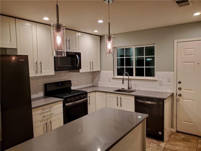 Building Photo - 1410 Bellmar Dr