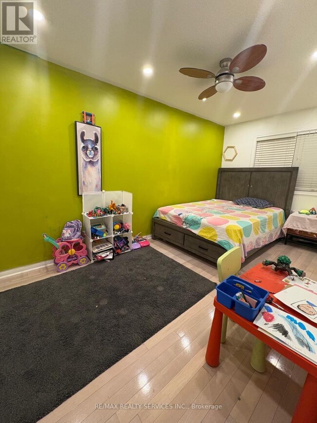 Photo du bâtiment - 1440 Quest Cir