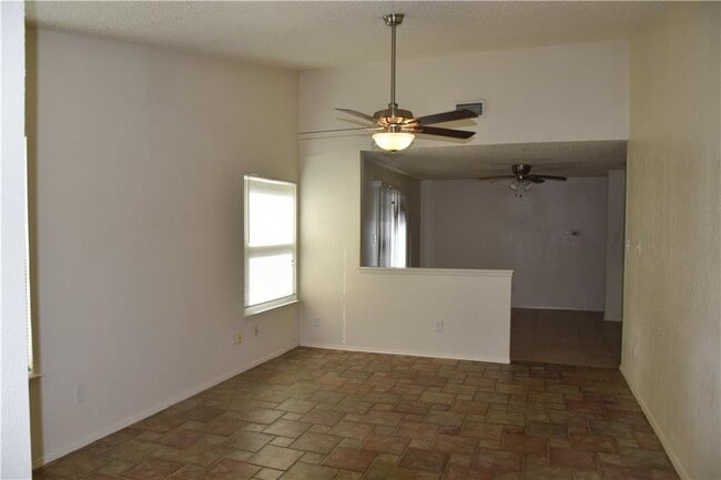 Building Photo - 12210 Dundee Dr