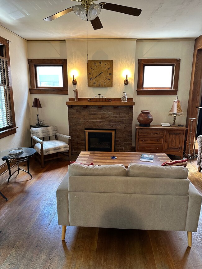 Living room - 1635 Madison St