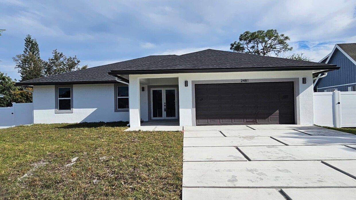 Foto principal - 2481 SE Stonecrop St