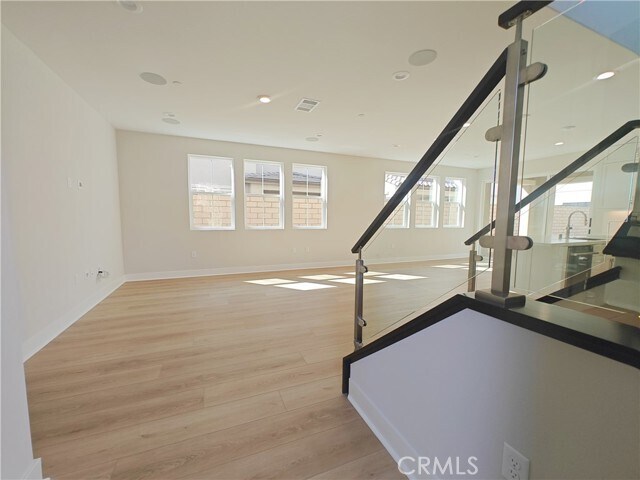 Foto del edificio - 586 McFadden St