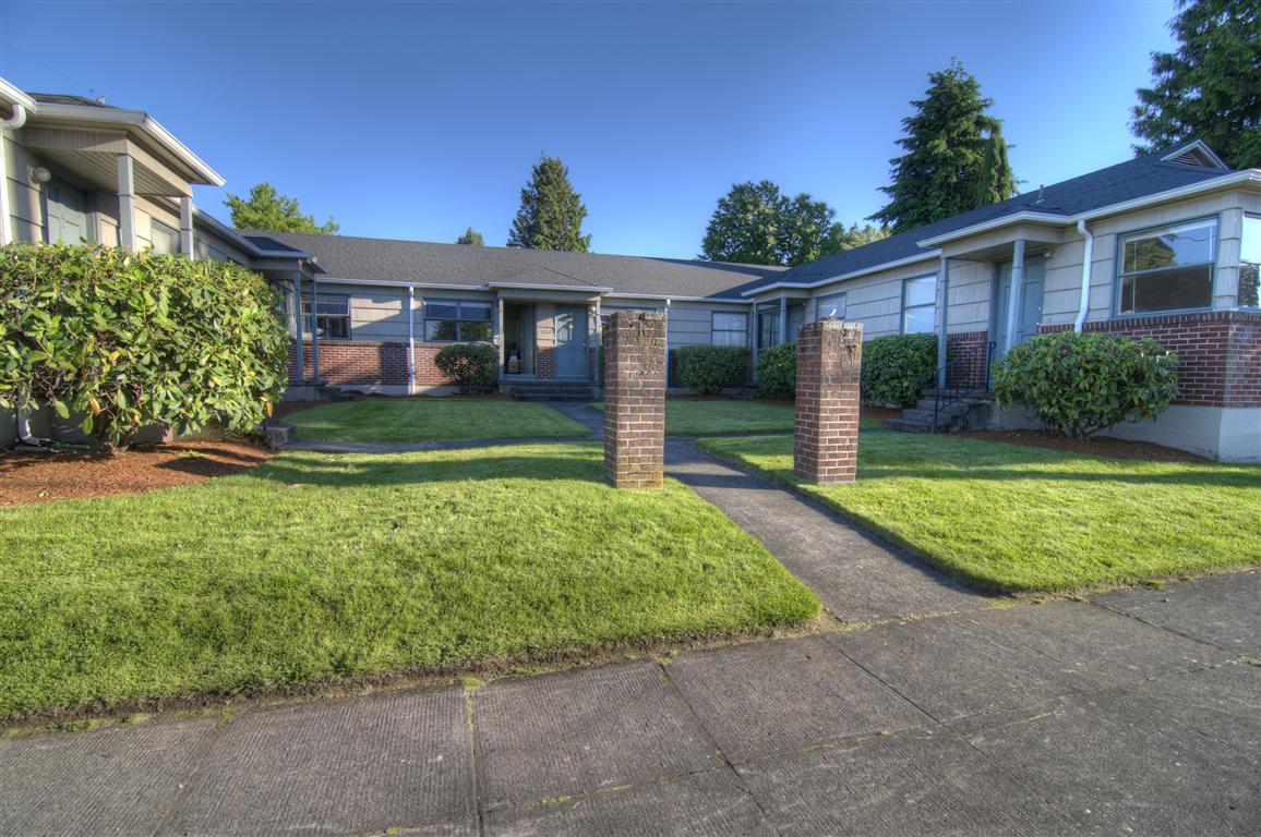 Courtyard - 7222 East Burnside