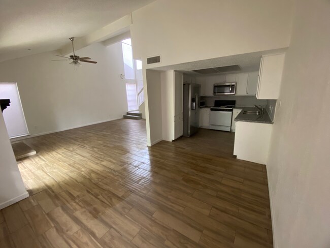Building Photo - 10406 Golden Meadow Dr