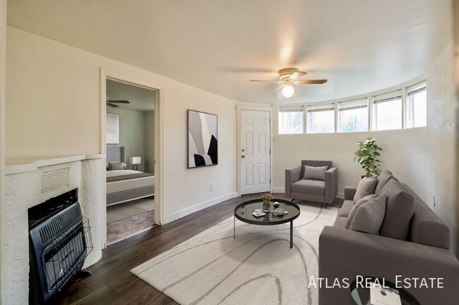 Foto del edificio - 1459 Roberta St