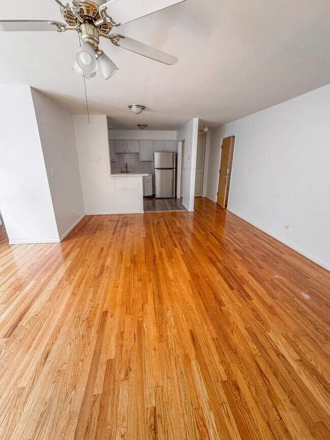 Foto del edificio - 6250 N Kenmore Ave
