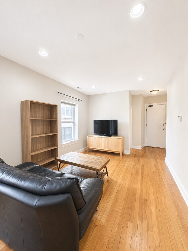 Foto del edificio - 6815 N Lakewood Ave