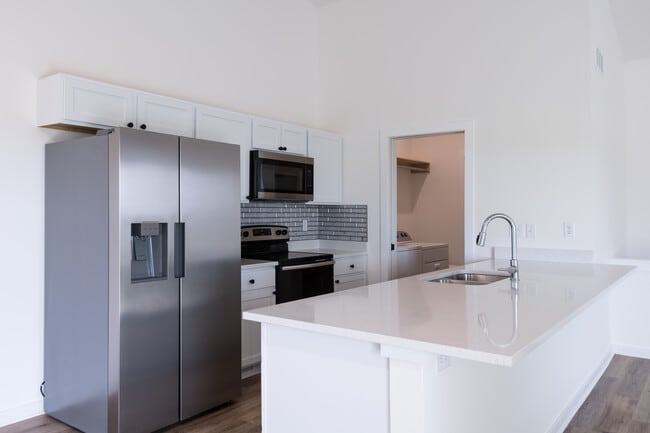 Kitchen, Laundry - 5347 Pinecrest Ct N
