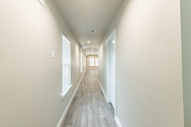 Building Photo - "Charming 3-Bed, 2-Bath in South Lubbock!"
