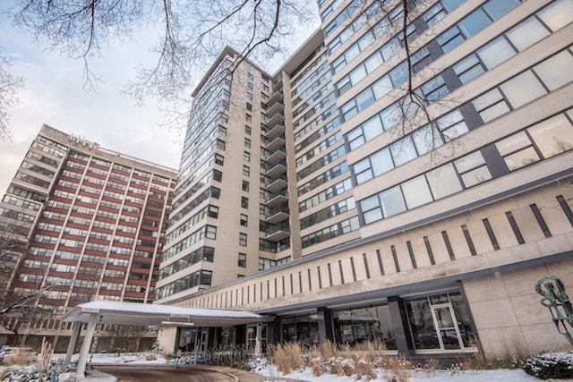 Primary Photo - 3440 N Lake Shore Dr