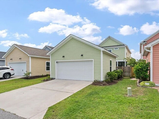 Photo - Bright & Beautiful Rental in Whitney Lake ... House