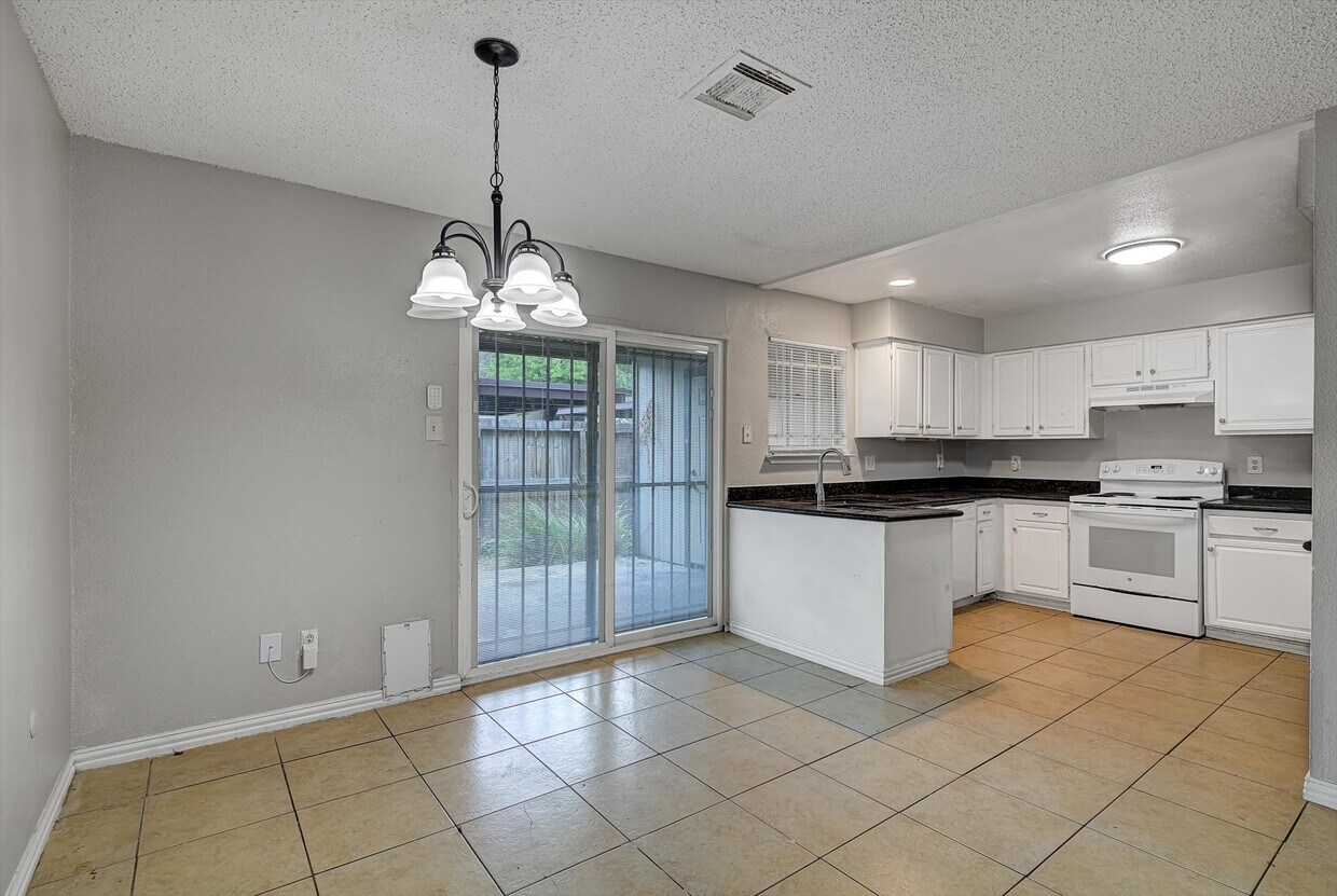 Foto del edificio - 5825 W Tidwell Rd