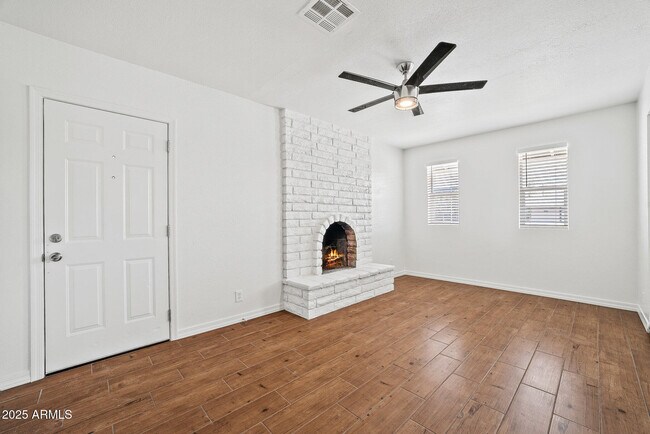 Foto del edificio - 720 E Broadway Ln