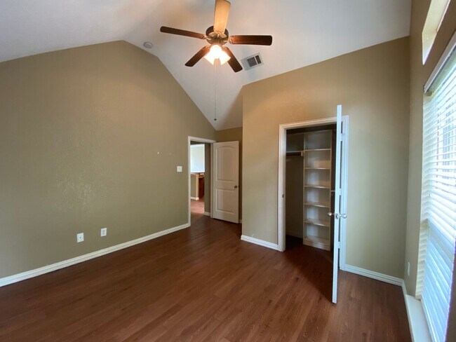 Building Photo - Charming 3-Bedroom Home Just Minutes from ...