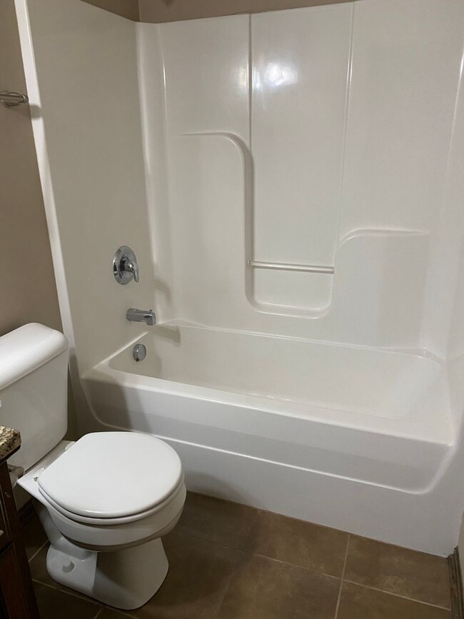 Building Photo - Gorgeous Elkhorn 4 Bed 3 Bath Home!
