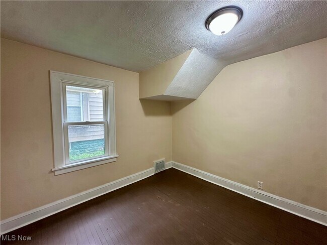 Foto del edificio - 1248 Pondview Ave