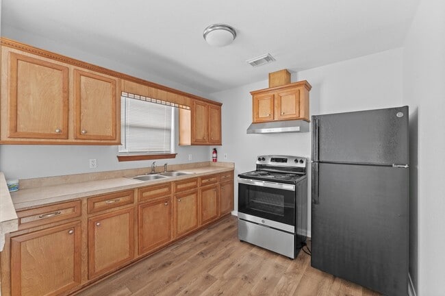 Building Photo - 2024 Jean St