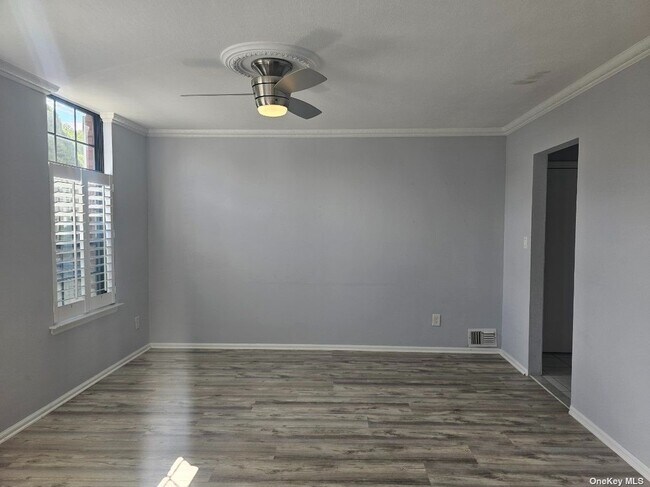 Building Photo - 243 Helm Ln