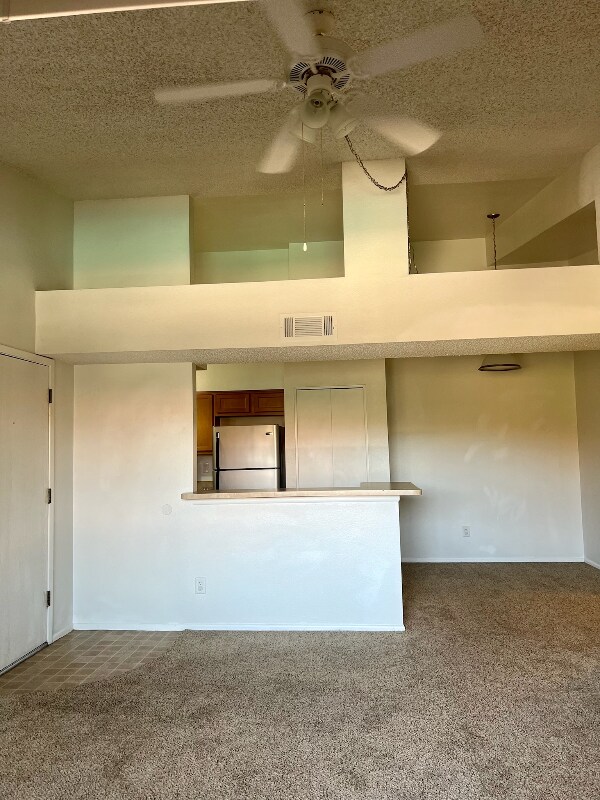 Building Photo - 2194 N Pantano Rd