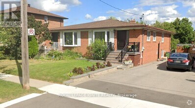 Building Photo - 29 Wyndcliff Crescent