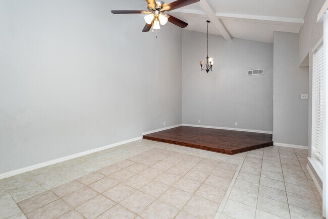 Foto del edificio - 4665 Country Creek Dr