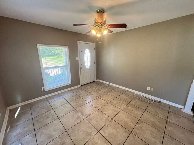 Foto del edificio - Coming Soon – Cozy 2 Bedroom Home with Large Backyard