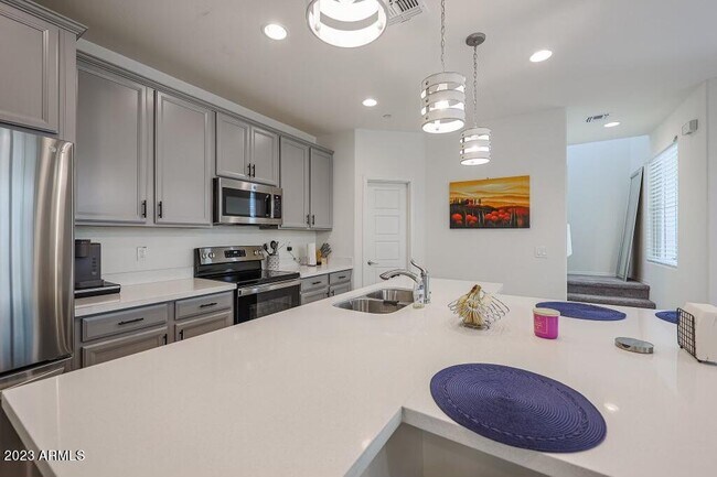 Foto del edificio - 1732 E Hampton Ln