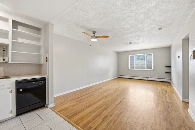 Foto del edificio - $1,580.95 with $300 off the first month's rent, 1 Beds - 1 Bath, Condo in Denver with Onsite Laun...