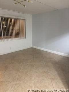 Building Photo - 600 Village Green Ct