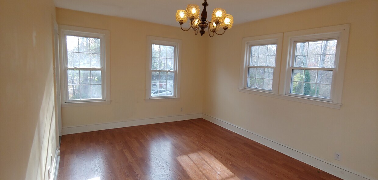 Living Room - 184 N Main St